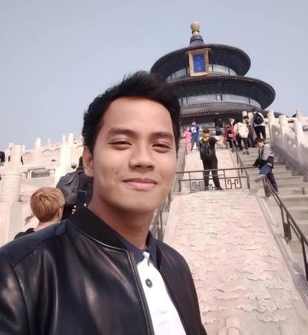 Chinese language teacher Jeremia Grafia with study background in Shanghai and years of teaching experience