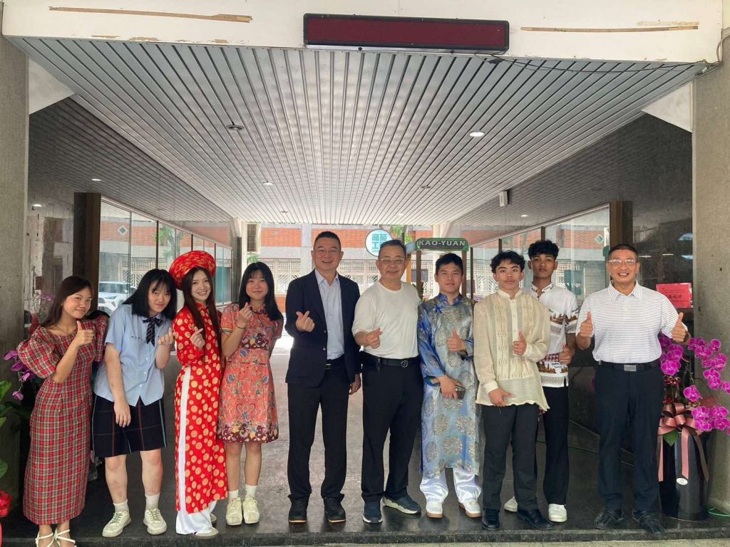 Filipino student learning Mandarin with scholarship